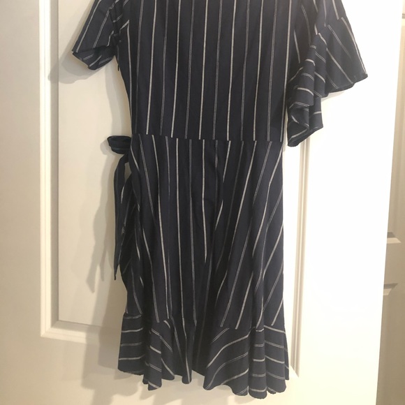 Striped Express Dress size medium NWT - Picture 2 of 5